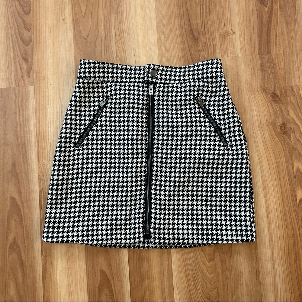 Houndstooth mini skirt, only worn once